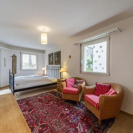 Apartment Chesa Ruinatsch *